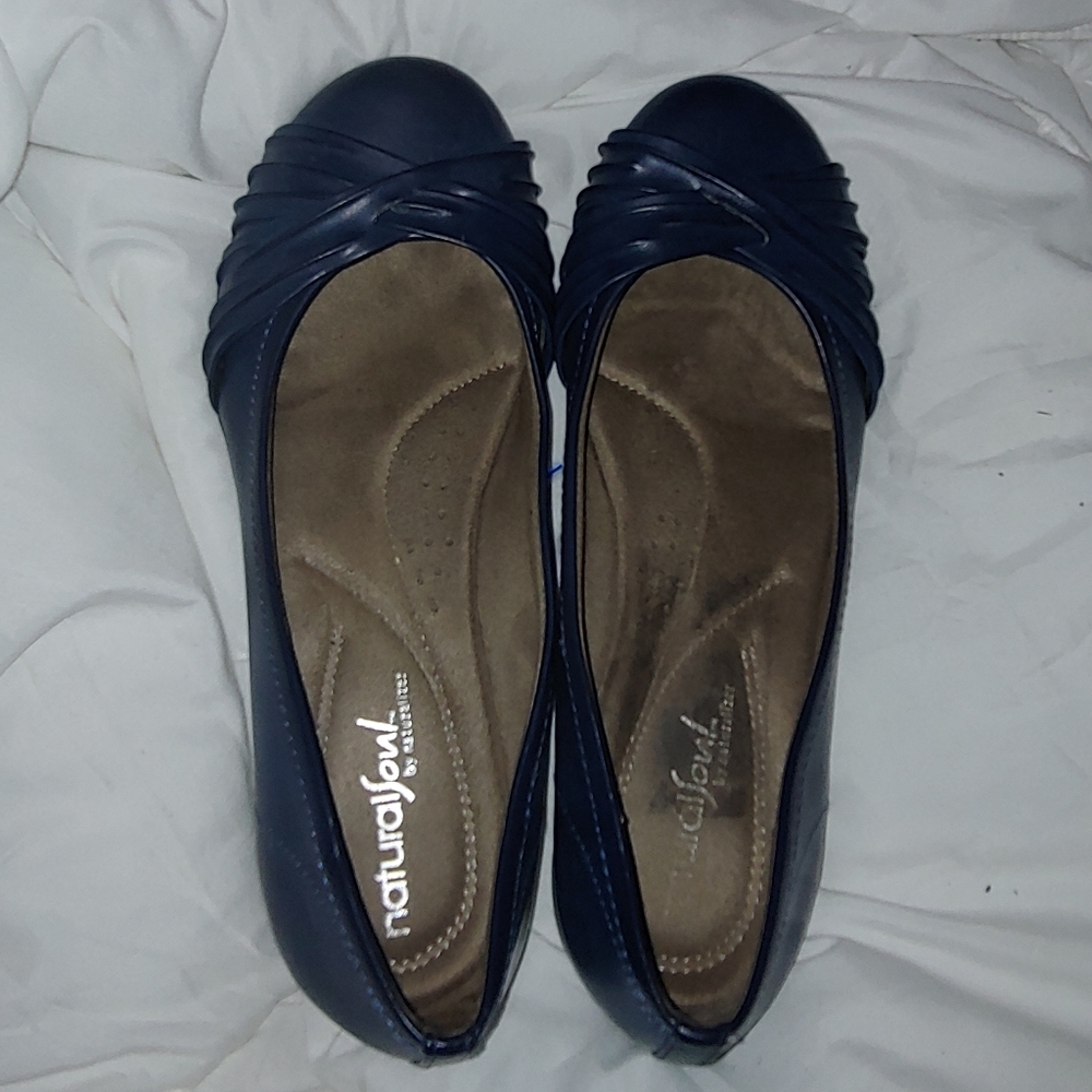NaturalSoul navy blue slip-on flats